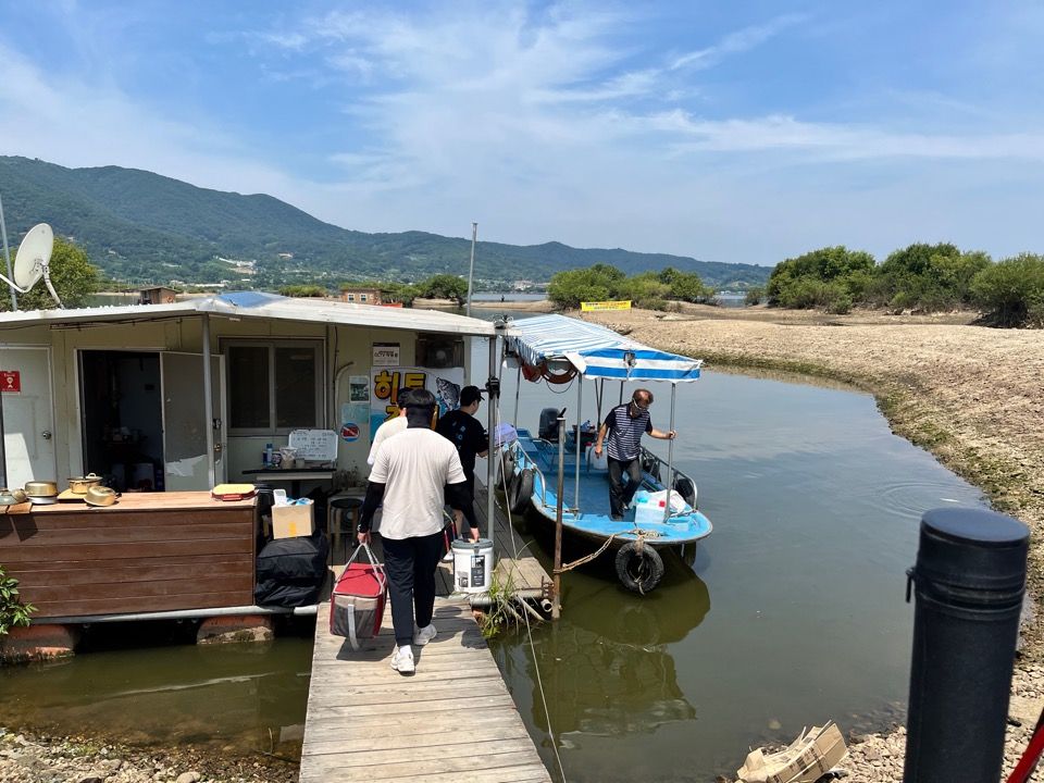 (예당저수지 도착, 좌대로 출발)