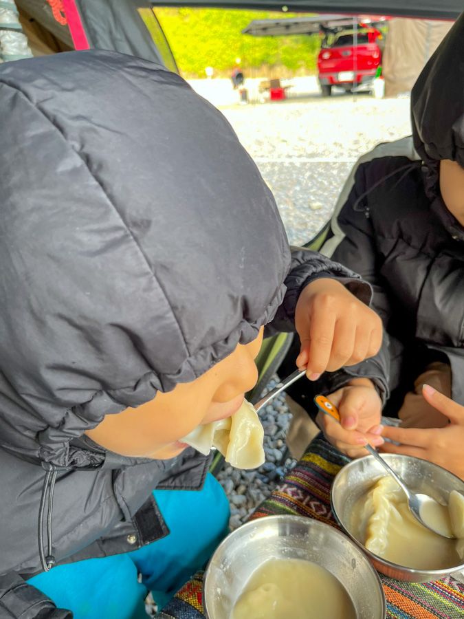 떡국을 잘 먹는 아이들