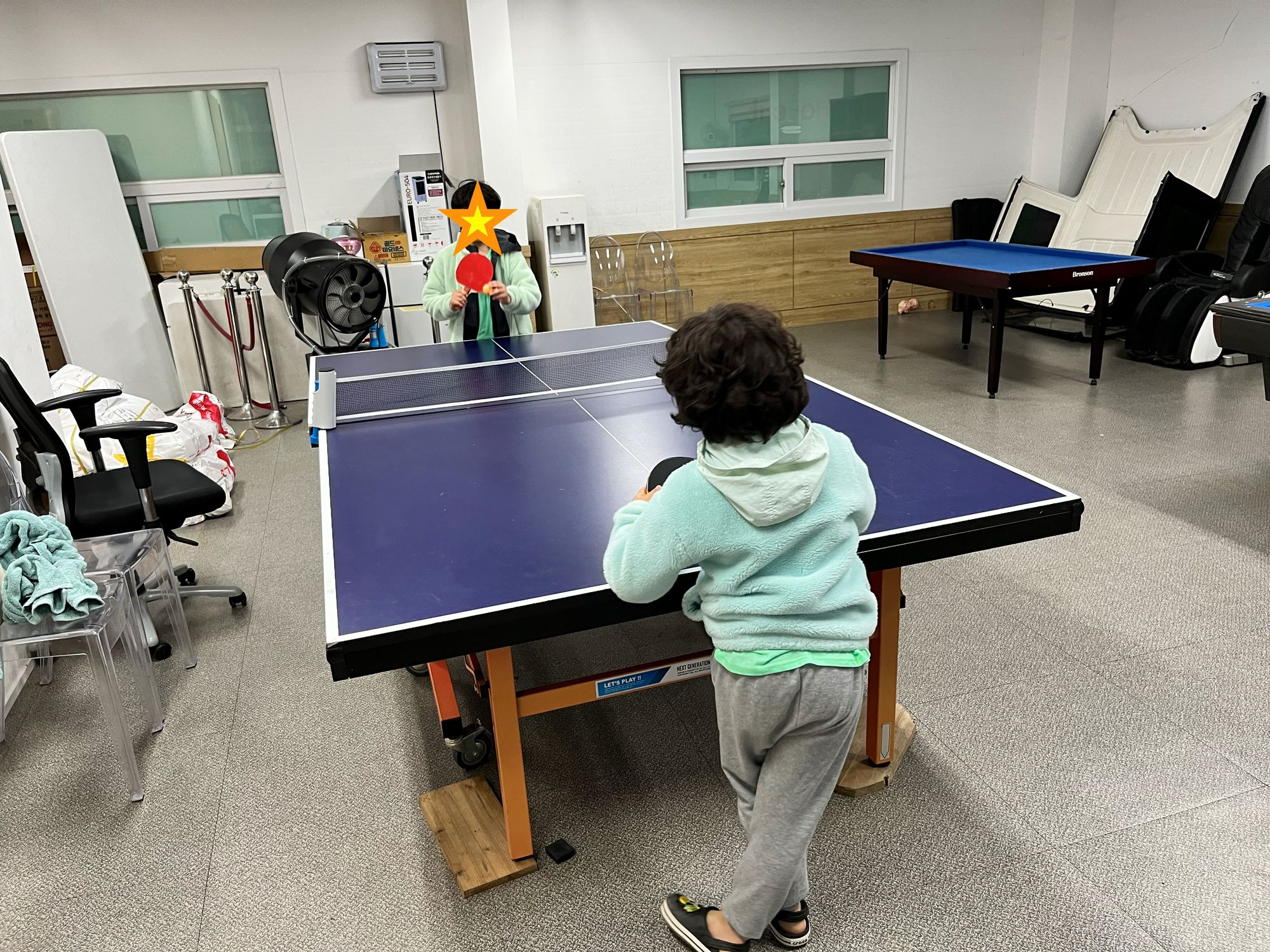 (아이들이 좋아했던 탁구장, 가는날 직전까지 탁구를 쳤다.)